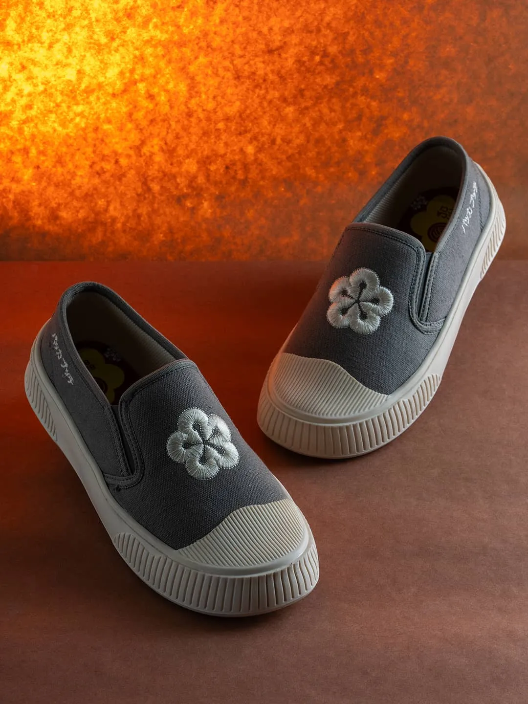 Bacca Bucci Kawaii Sakura Slip-On Sneakers