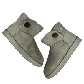 Boots Designer By Ugg In Grey, Size: 11