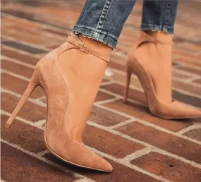 Buckle pointed high heels