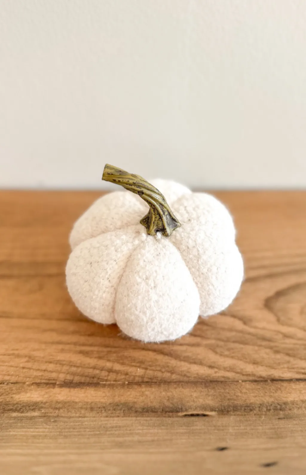 Fuzzy Knit Pumpkin White