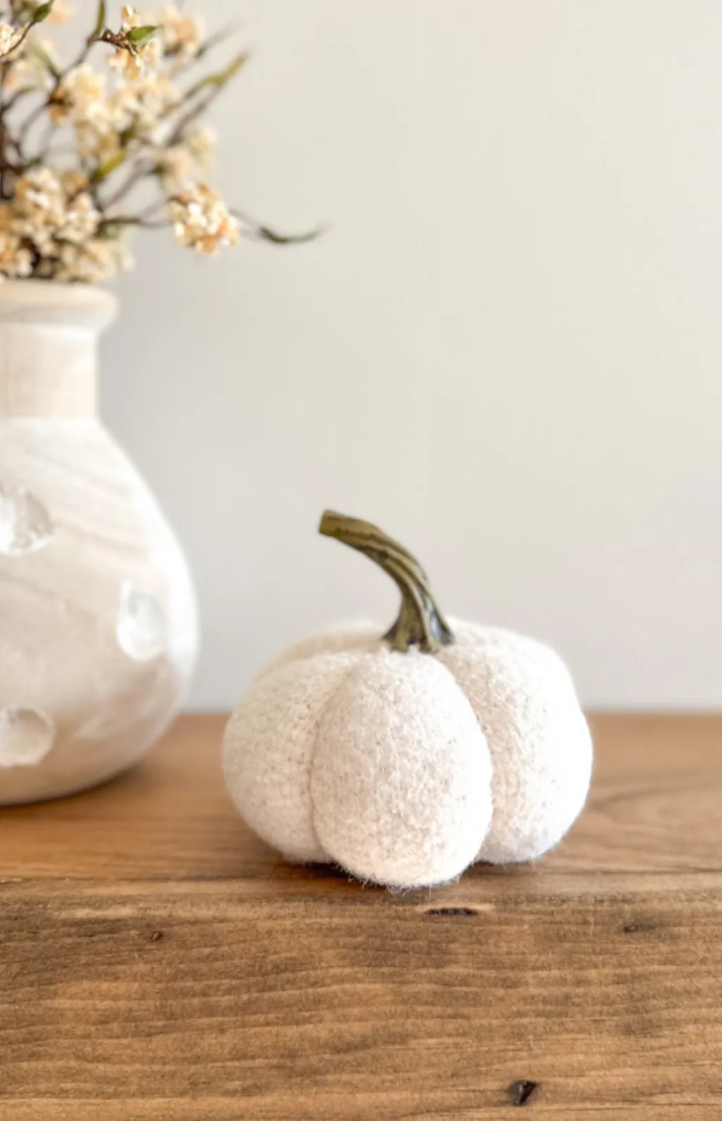 Fuzzy Knit Pumpkin White