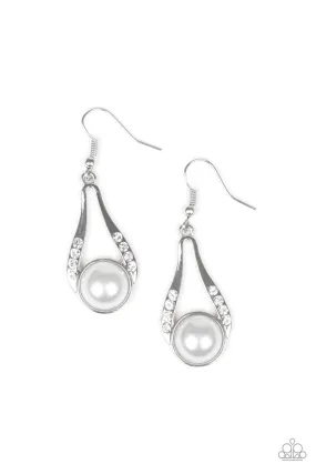 HEADLINER Over Heels - White Earring