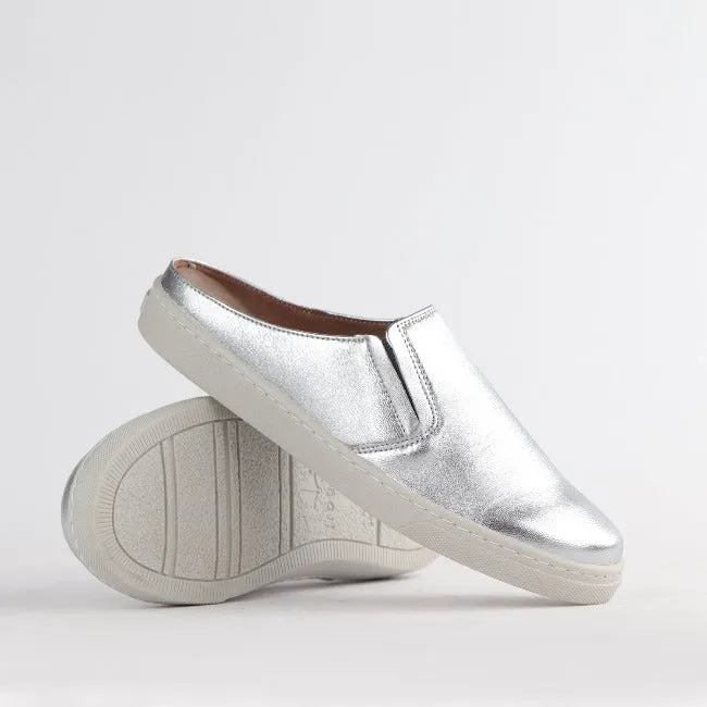 Slip-on sneakers with Removable Footbed in Silver - 12584